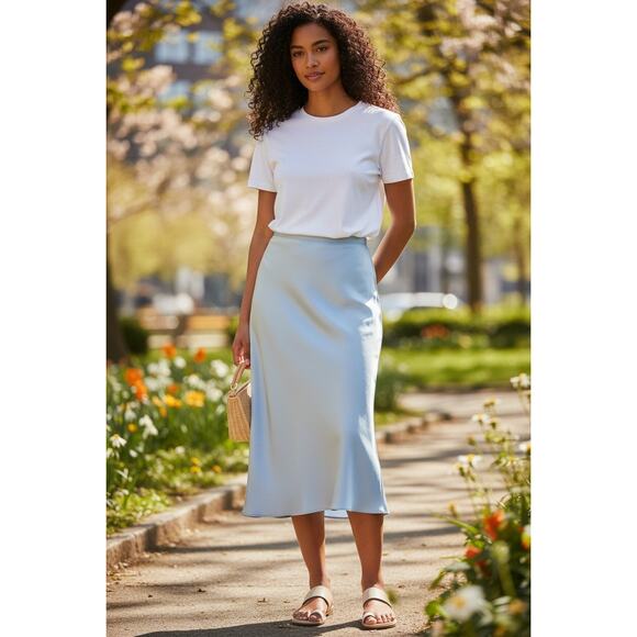 White House Black Market Dresses & Skirts - Beautiful White House Black Market light blue Skirt - L